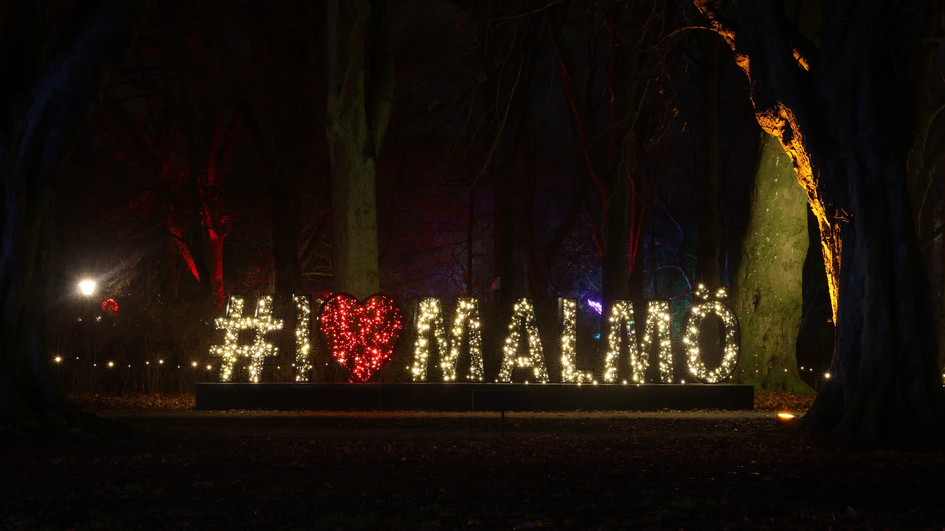 En upplyst skylt som bildar ordet #ILoveMalmö