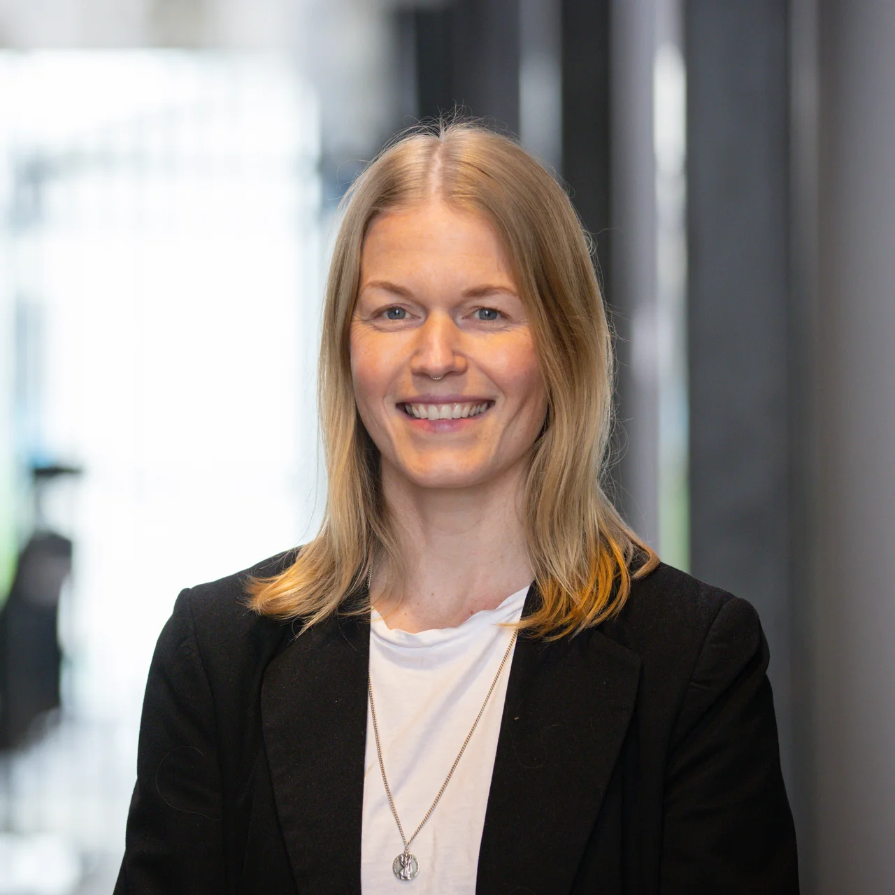 MK-Illumination Designstudio Cover Josefin Leidzén Financial Administrator på MK Illumination.