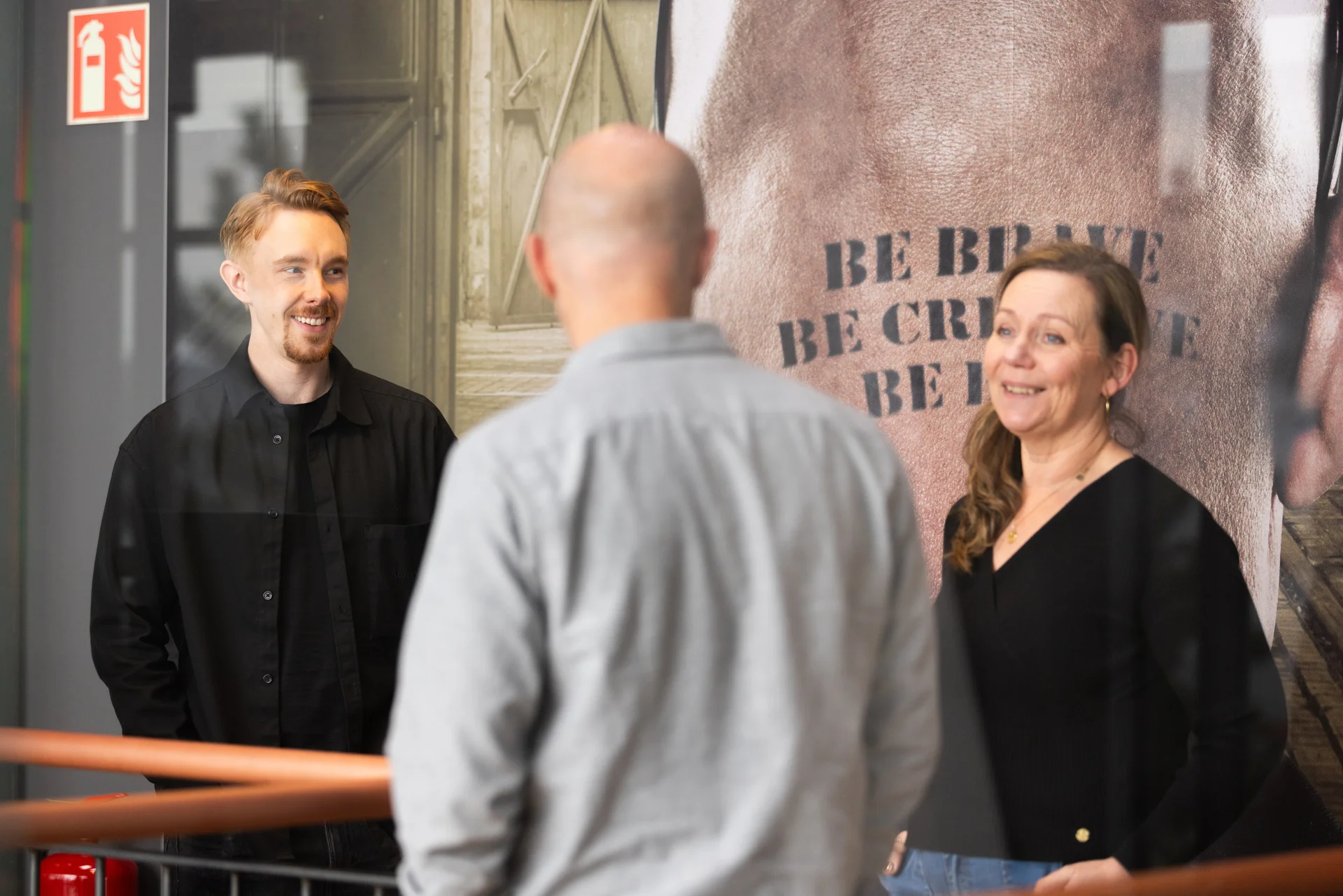 Ulrika_Daniel_MK Illumination Ulrika, Daniel och Calle i en diskussion på MK Illuminations huvudkontor.